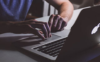 爱游戏app-勇士全主力登场，战胜独行侠夺得胜利