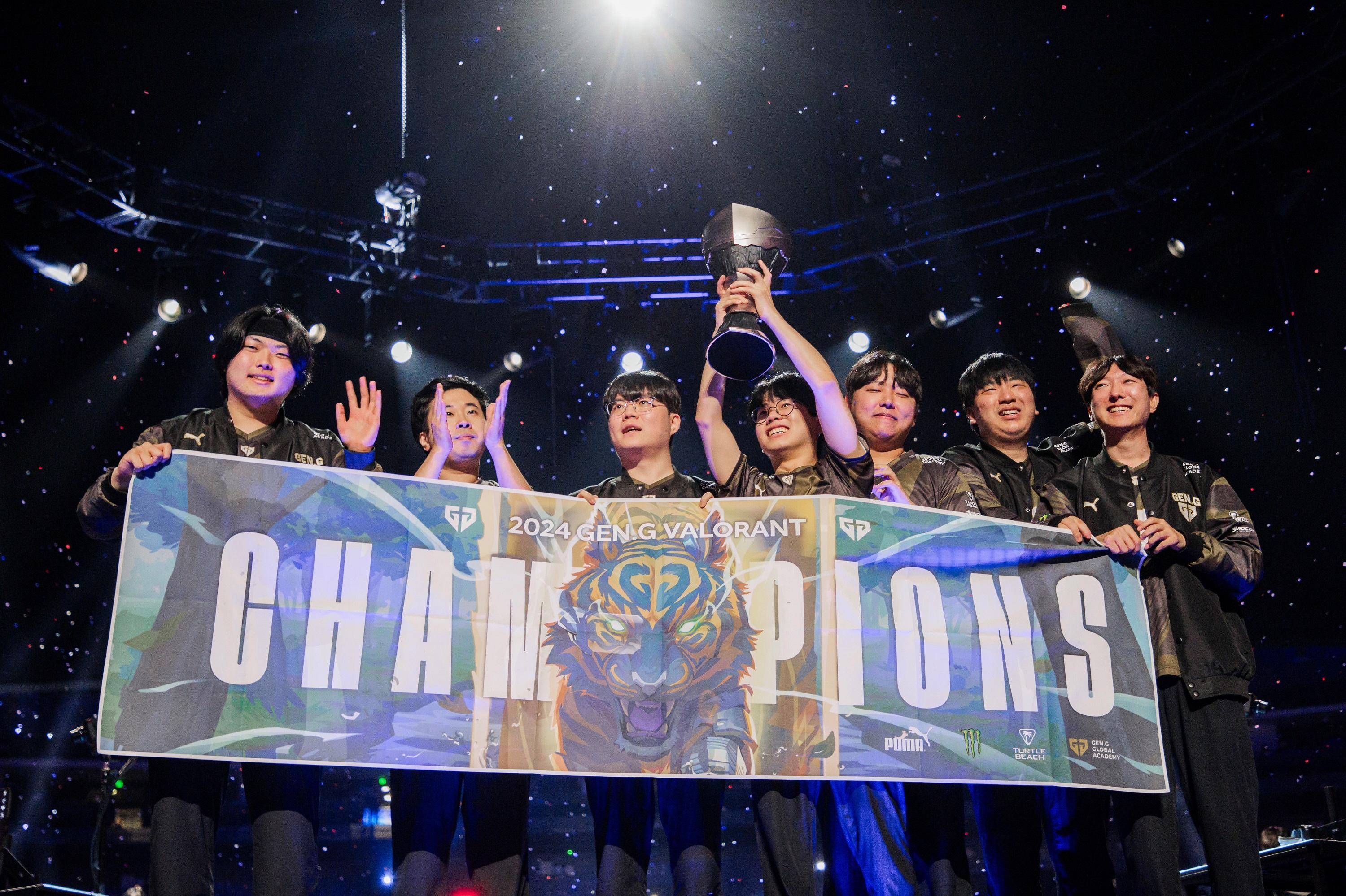 爱游戏官网网页版入口-包含球队在比赛中展现出色的团队合作精神，赢得掌声的词条