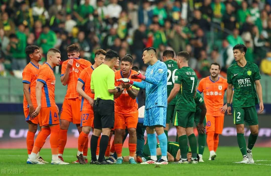 爱游戏登录入口-关于客场争议判罚，球队遭遇比赛红牌风波的信息