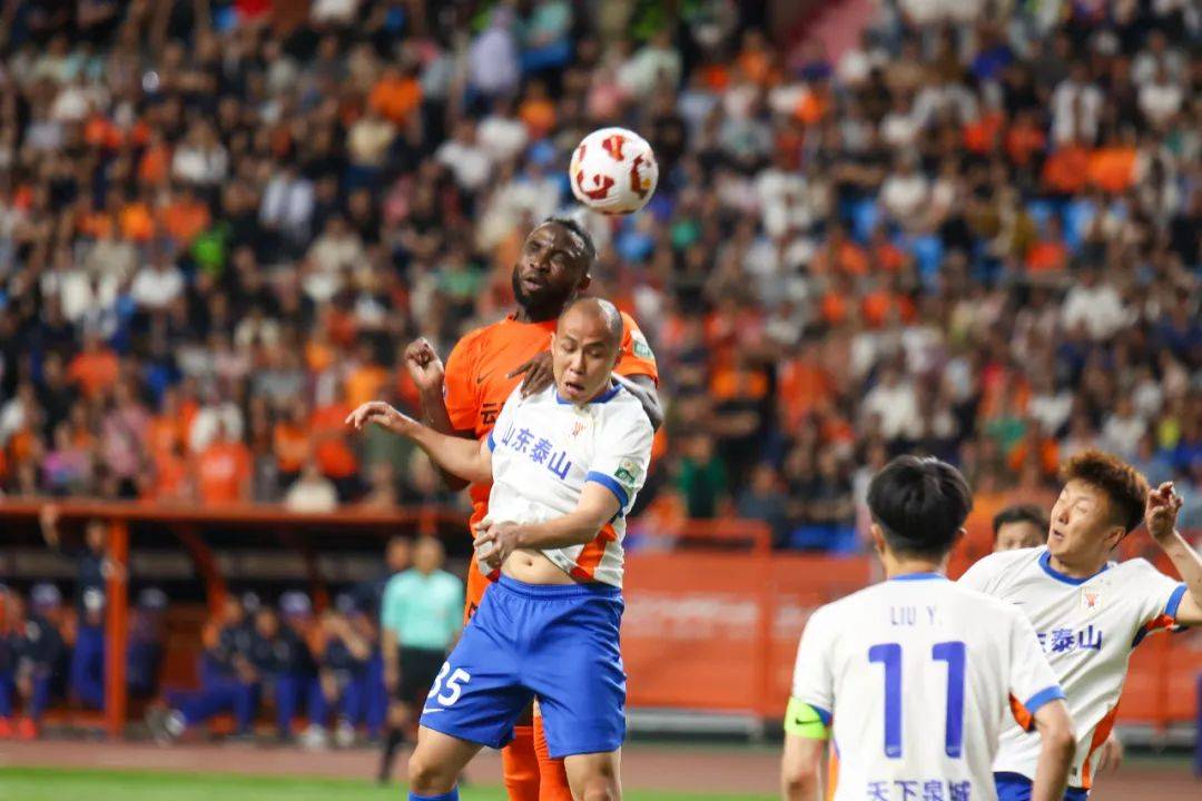 大胜球队士气高昂,中超赛场上演精彩对决 大胜球队士气高昂,中超赛场上演精彩对决