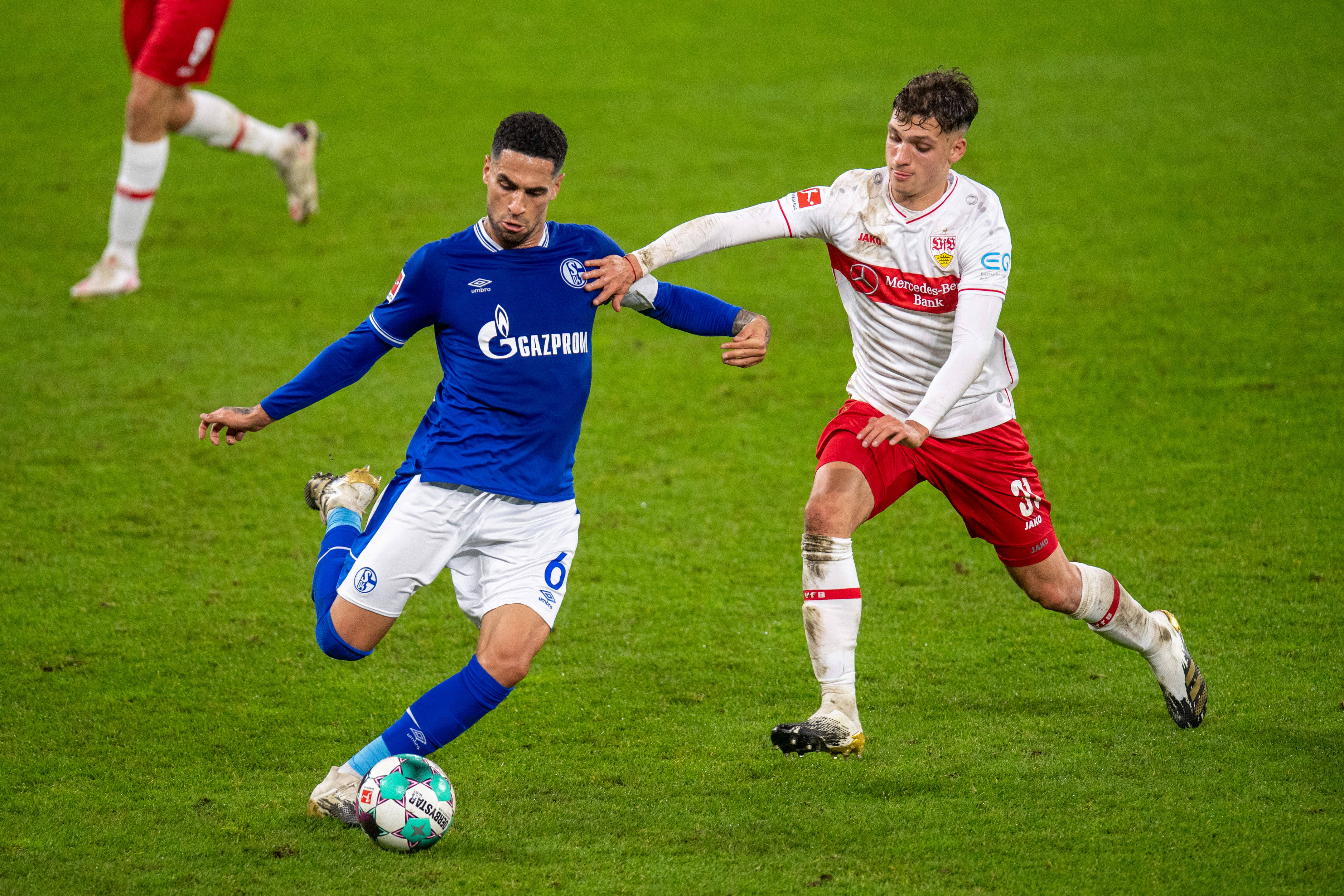 爱游戏官网-斯图加特守住门线，遏制对手攻势的简单介绍