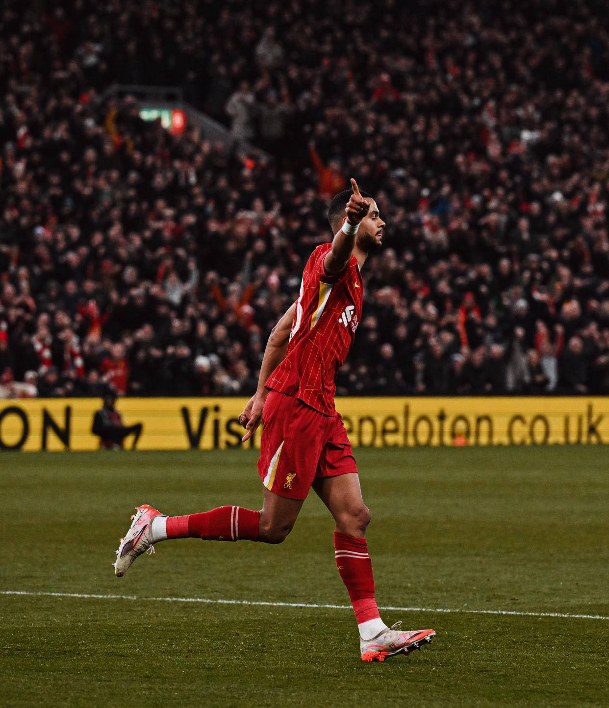 爱游戏体育官网-利物浦重返主场，挑战热刺晋级欧冠决赛