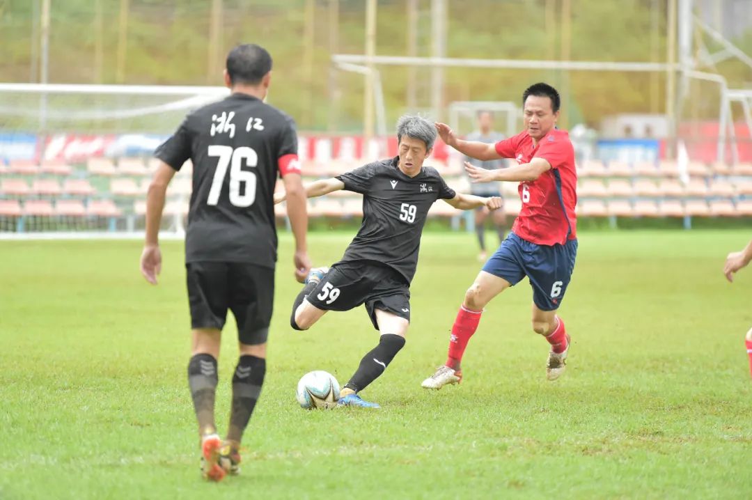 热爱足球的热情澎湃！国内联赛联袂燃爆体育圈的简单介绍