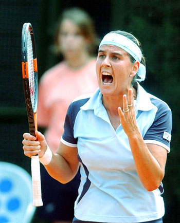 包含关键比赛中，战马战队稳扎稳打拿下比赛，选手当场怒吼的词条