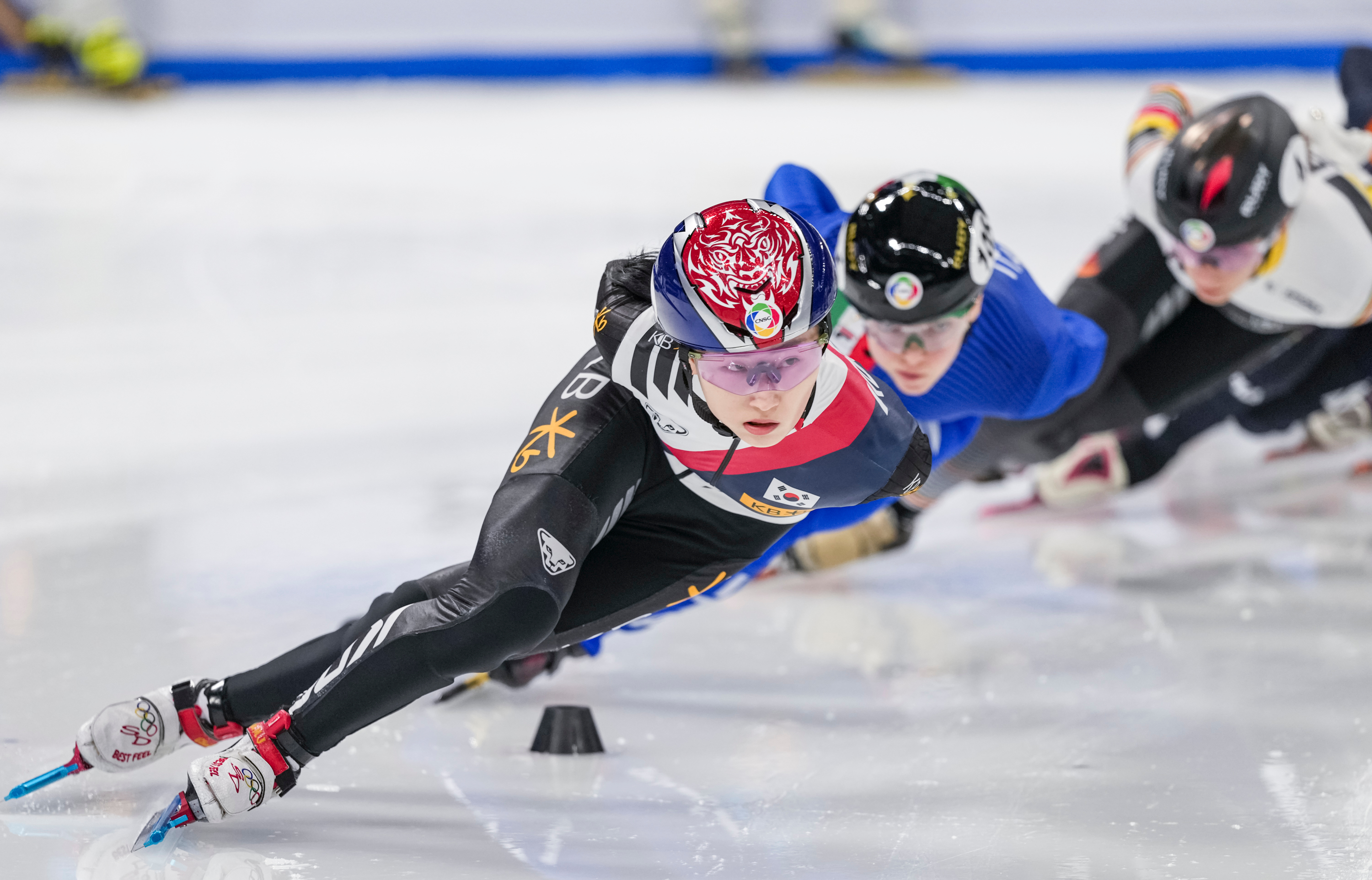 荷兰速滑选手战胜对手,实现逆袭 荷兰速滑选手战胜对手,实现逆袭