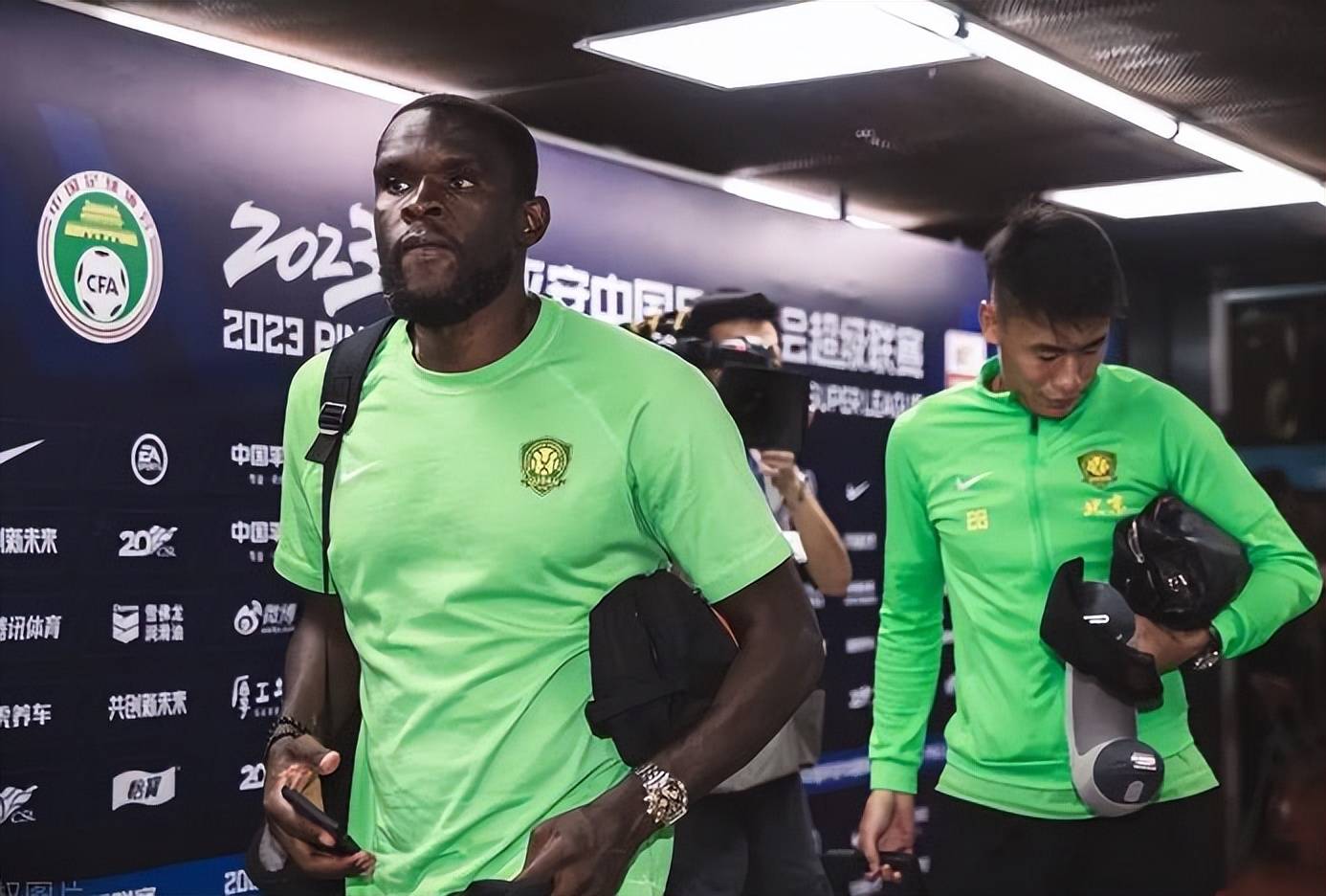 年轻后卫表现出色，成为球队中坚力量