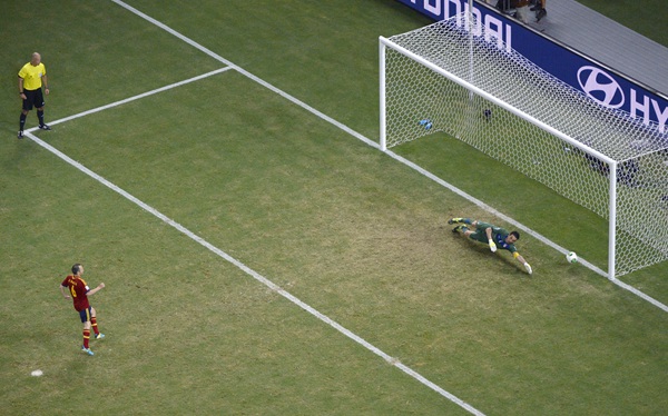 两支队伍比分胶着,最终点球战决胜 两支队伍比分胶着,最终点球战决胜