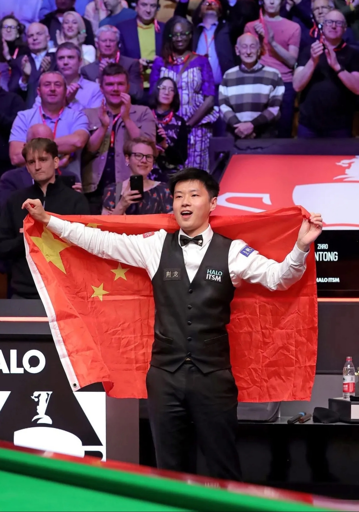 爱游戏app-年轻球员个人表现亮眼，助力球队取得胜利