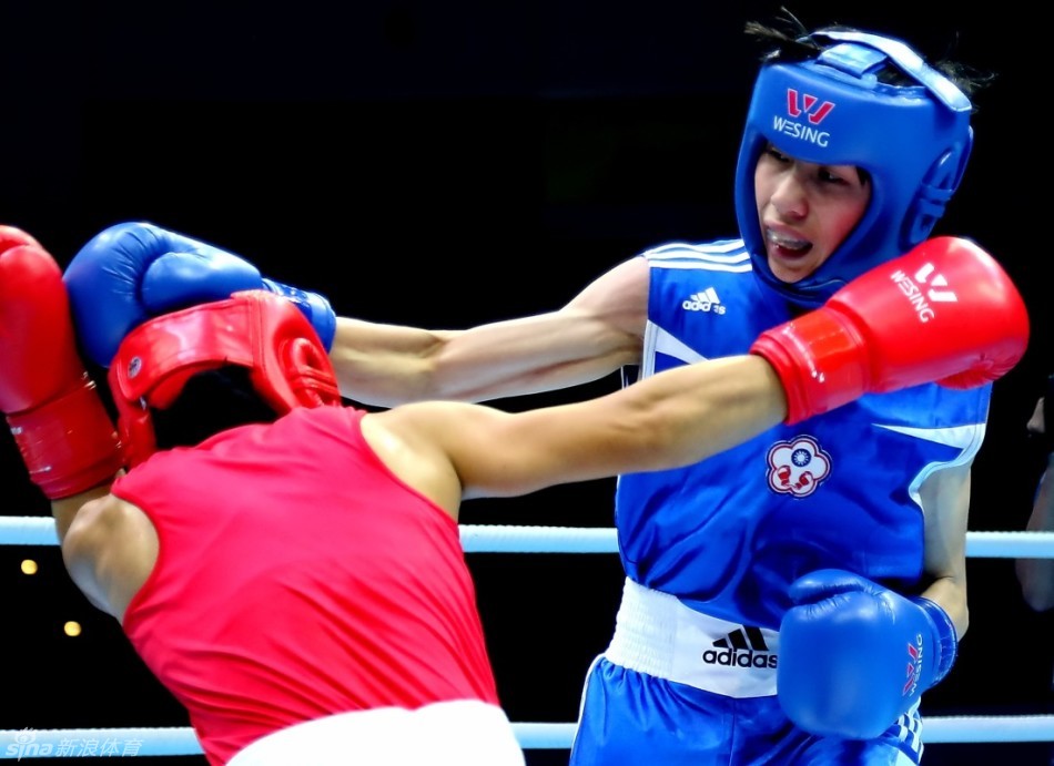 关于菲律宾选手亚历山大在拳击比赛中夺冠的信息