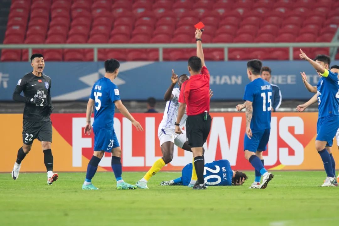 爱游戏app下载-越南球队在亚冠赛场上惊险获胜！