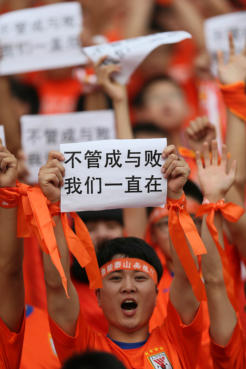 全力以赴拼搏胜利,球员挥洒汗水,共创辉煌 全力以赴拼搏胜利,球员挥洒汗水,共创辉煌