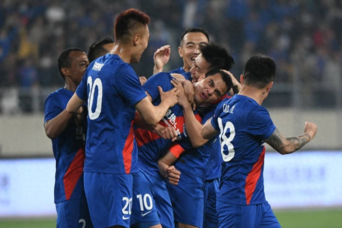 关于上海申花连续三轮不败,北京国安遇到困境的信息 关于上海申花连续三轮不败,北京国安遇到困境的信息