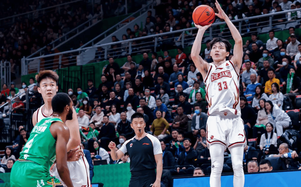 爱游戏官网网页版入口-新秀崭露头角，CBA联赛风云变幻