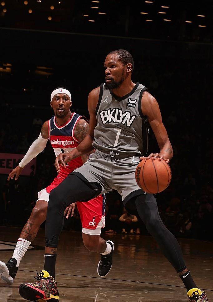 篮网大胜凯尔特人,杜兰特三双表现抢眼 篮网大胜凯尔特人,杜兰特三双表现抢眼